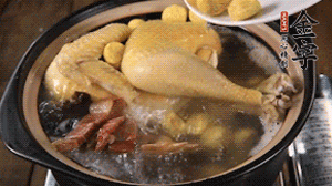 出國(guó)前加少許鹽，撒上蔥花即可。