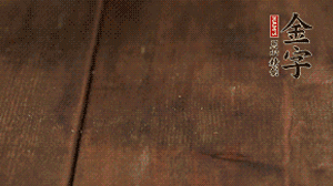 小玉米洗凈，對(duì)切。