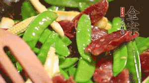 出鍋前加少許鹽調(diào)味就可以啦！