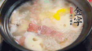 出鍋前加適量鹽調味，撒香菜點綴就可以啦。