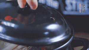 大火煮沸后，小火慢燉1～1.5個小時。