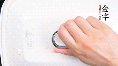 大火煮開后，再上鍋中火蒸20分鐘，出鍋后撒上蔥花。