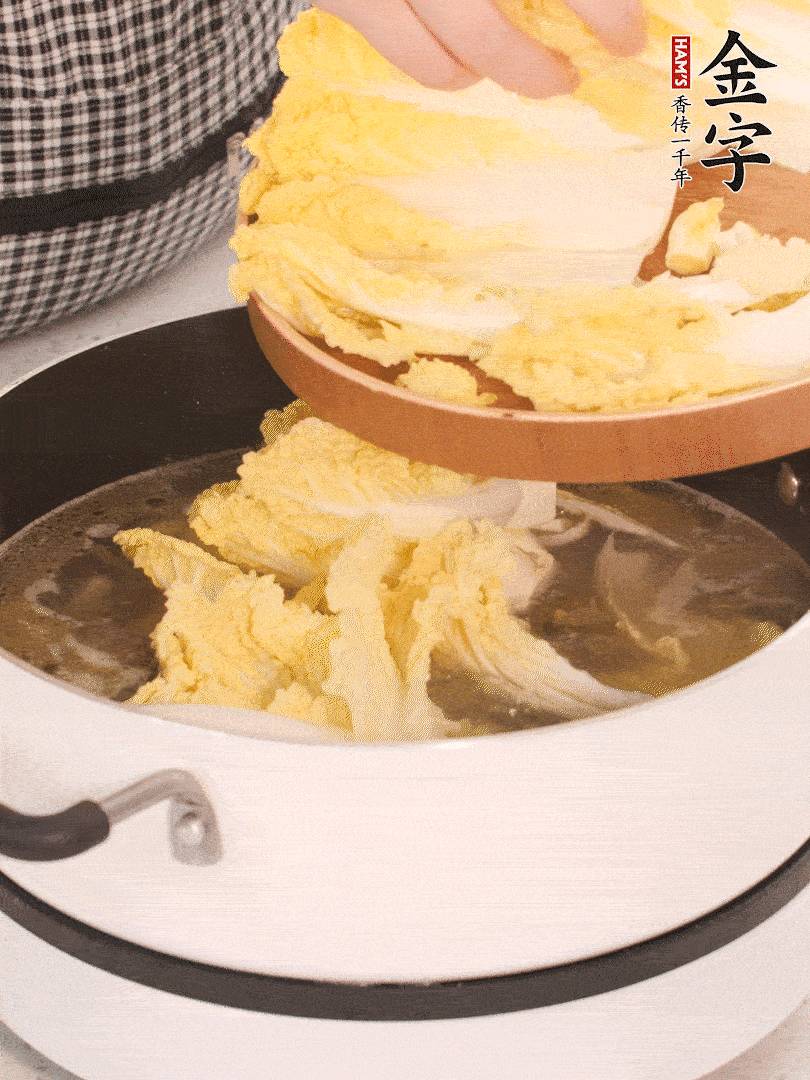 放入娃娃菜、金針菇再燉煮5分鐘。