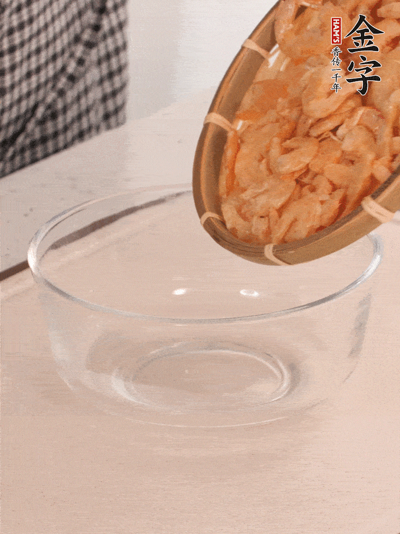 海米提前用溫水浸泡一會。