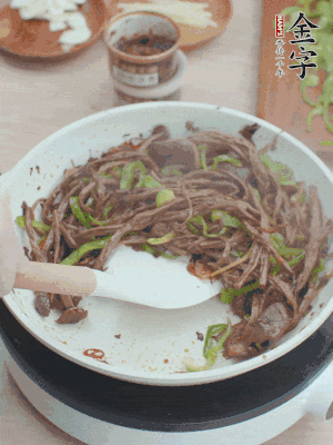 少許鹽調(diào)味。