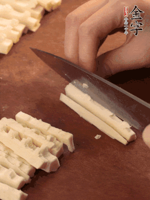 春筍、香菇分別切丁。