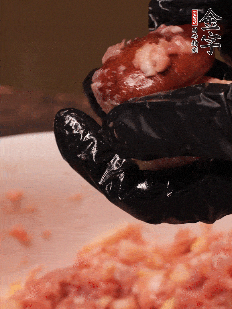 攪拌上勁，15g食用油，再攪拌一下，分成30g小圓球，冰凍1小時(shí)