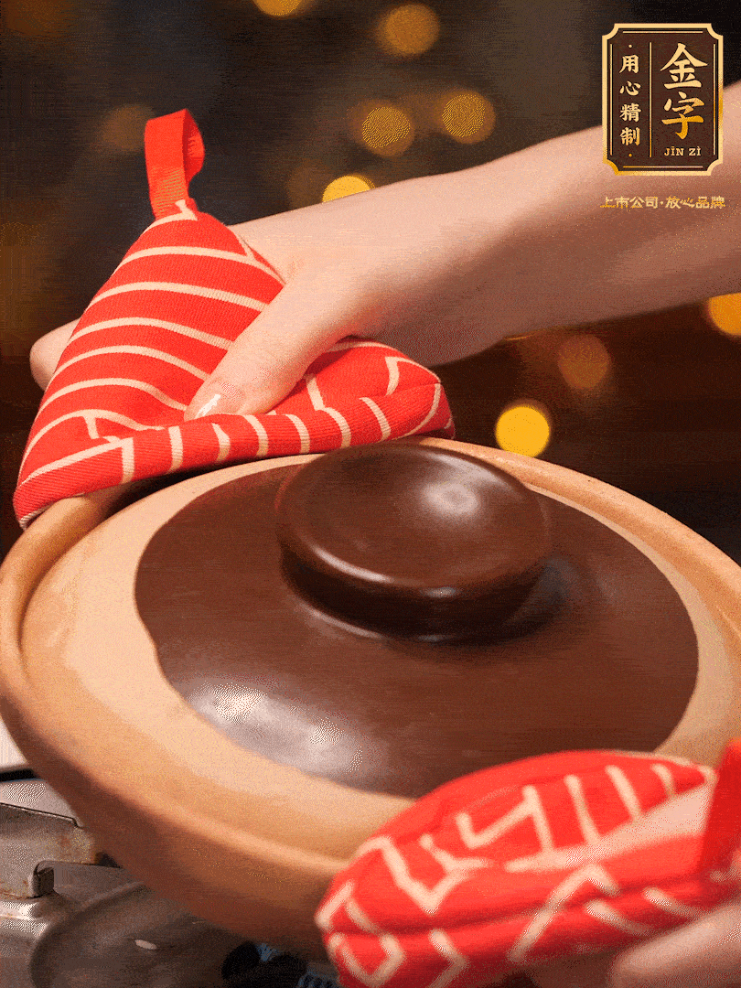 想要有嘎嘣脆鍋巴的關(guān)鍵（傾斜砂鍋，讓每個側(cè)邊都均勻加熱一分鐘）