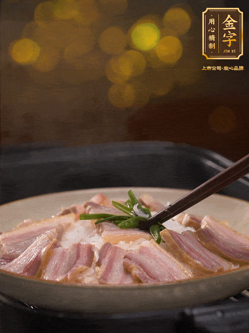 二十分鐘后關火，去除頂部的蔥段，最后撒上少許的蔥末，就完成了