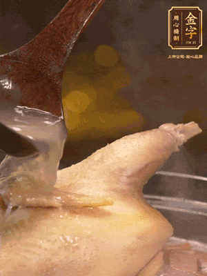 大火燒開后，撇去浮沫。轉小火燉2個小時