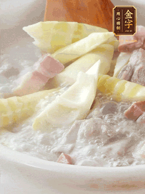 開蓋后放春筍，小火慢篤20分鐘左右，出鍋后盛出。