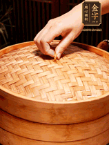 麻辣香腸蒸10分鐘，切成片，蒜苗切斜段，姜蒜干辣椒小米椒切碎