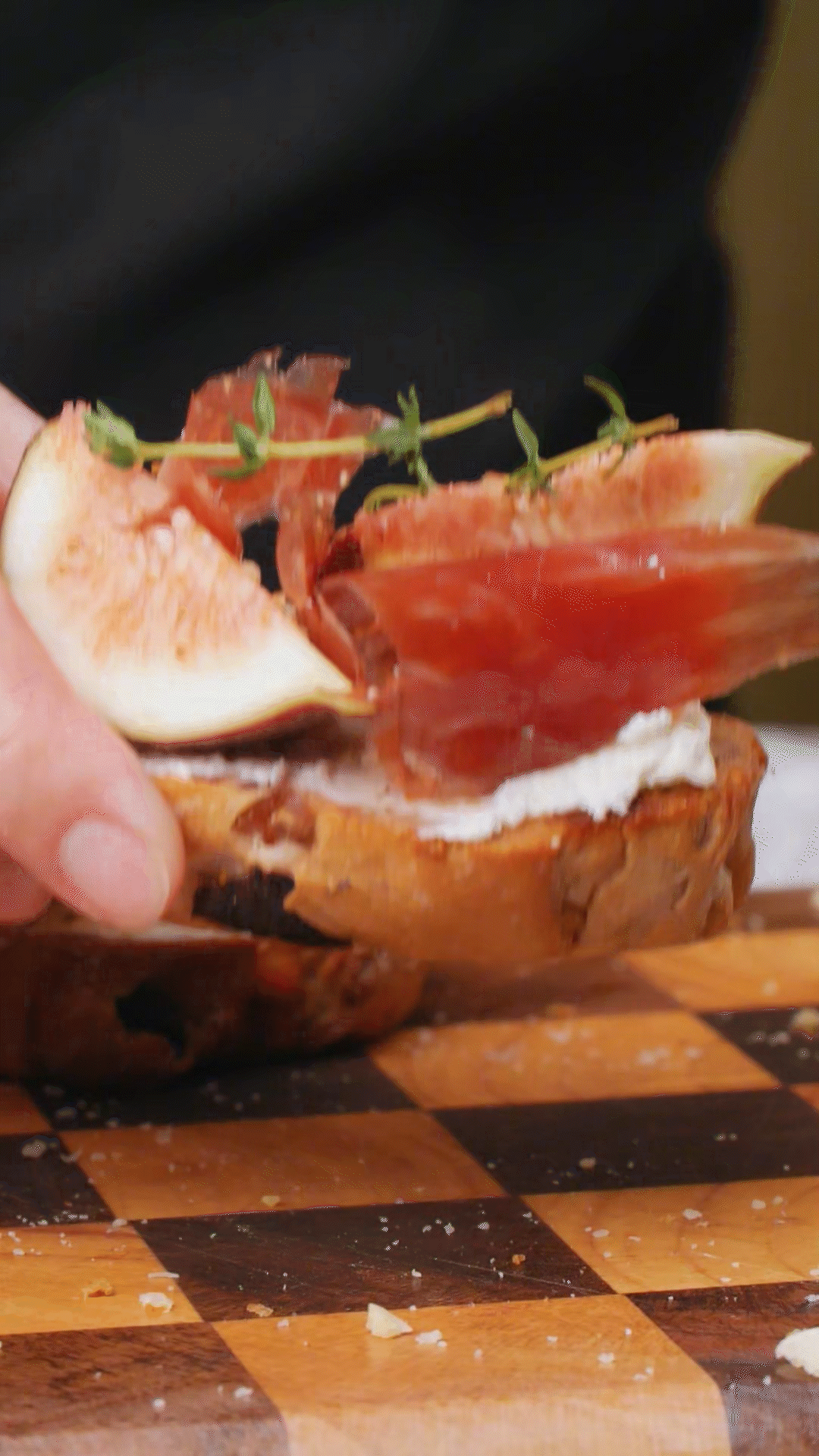 歐包切片，烤箱180°復(fù)烤10分鐘
