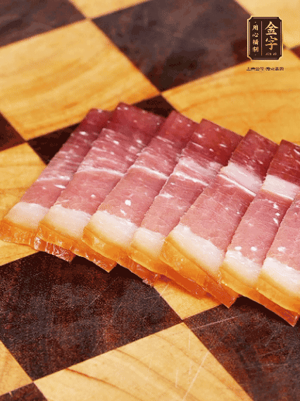 鮑魚處理干凈，金字火腿切片備用