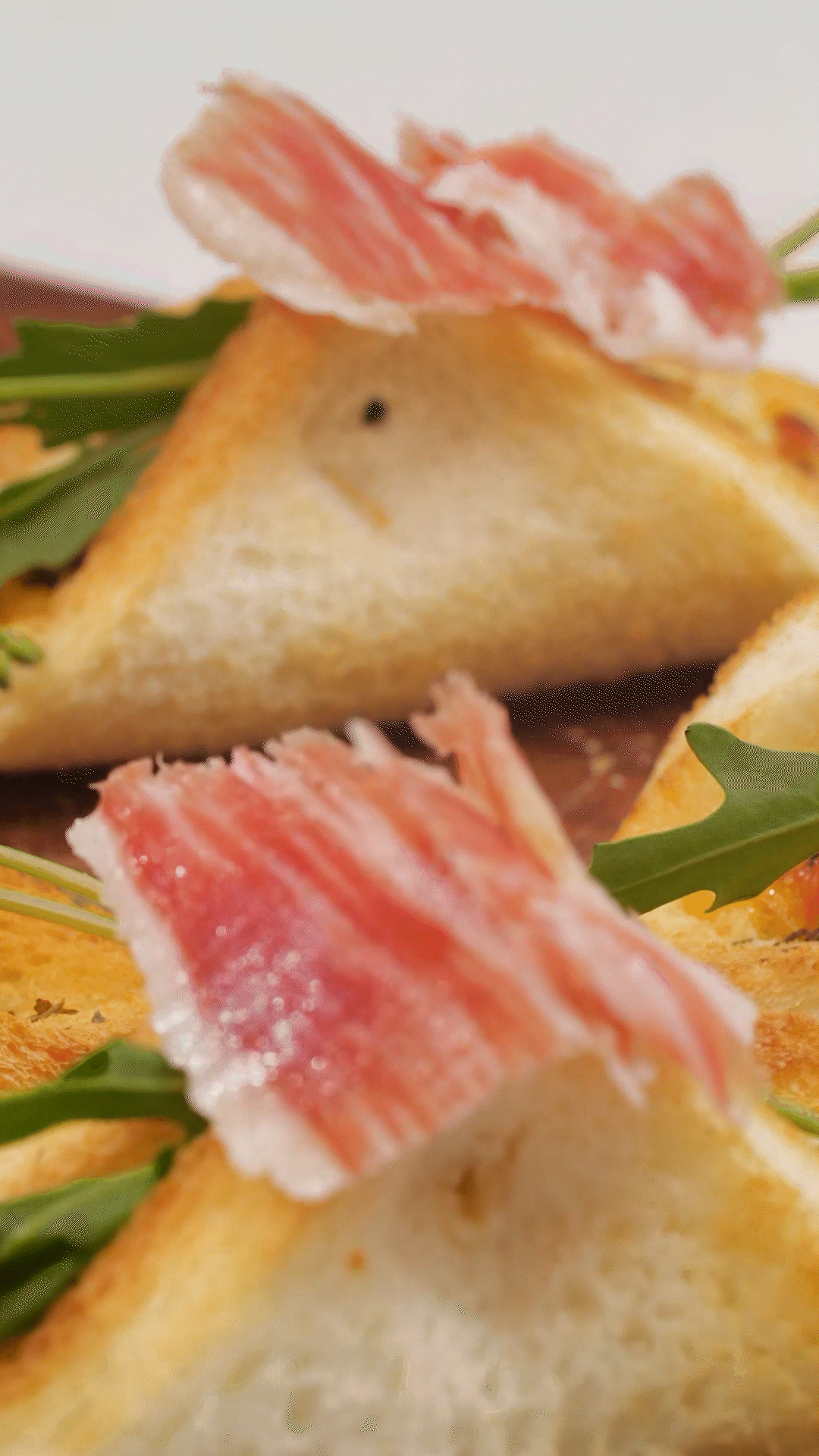 空氣炸鍋或烤箱180度5分鐘，撒歐芹碎
